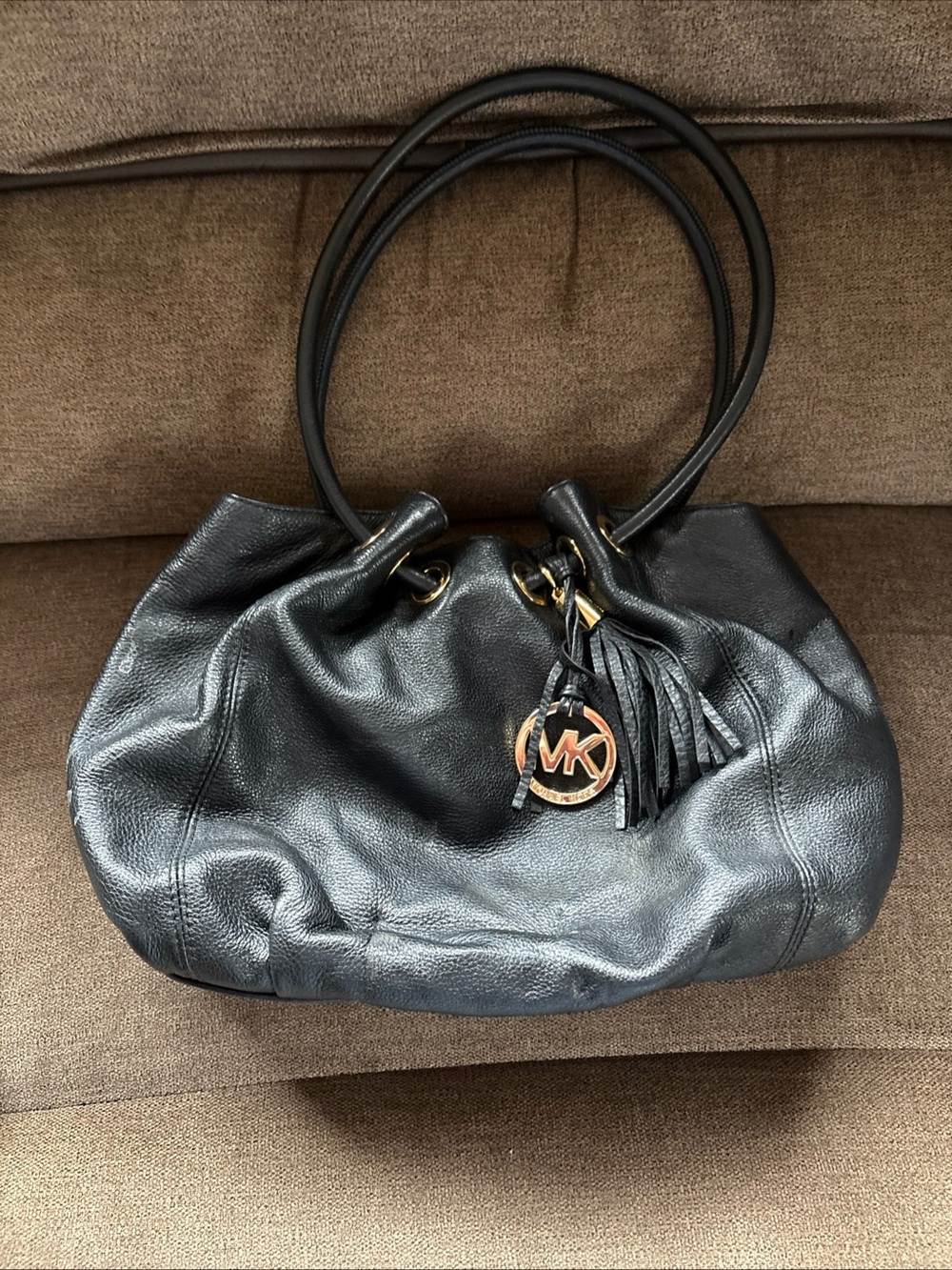 Michael Kors East West Black Pebbled Leather Ring Tote Bag W/Tassel  & Charm